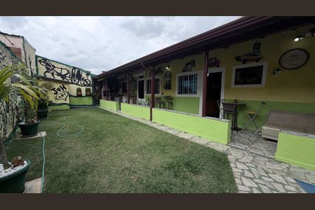 Casa à venda com 300m², 5 quartos e 2 vagasQuintal - Fundos