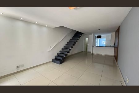 Apartamento para alugar com 160m², 3 quartos e 1 vaga Apartamento para alugar com 160m², 3 quartos e 1 vagaSala