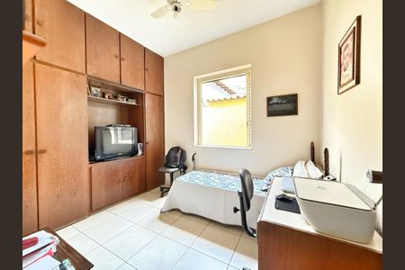 Casa à venda com 255m², 4 quartos e 4 vagas