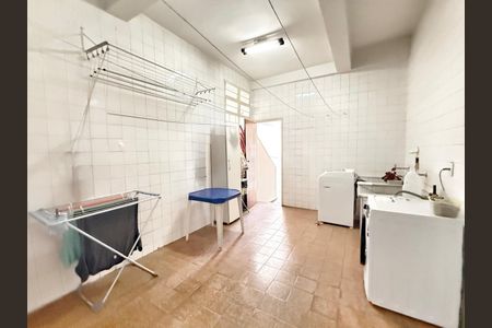 Casa à venda com 255m², 4 quartos e 4 vagas