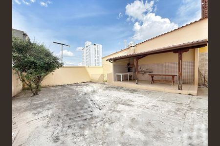Casa à venda com 255m², 4 quartos e 4 vagas