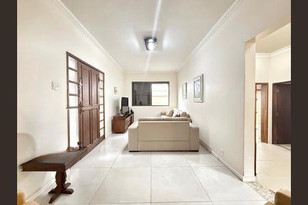 Casa à venda com 255m², 4 quartos e 4 vagas