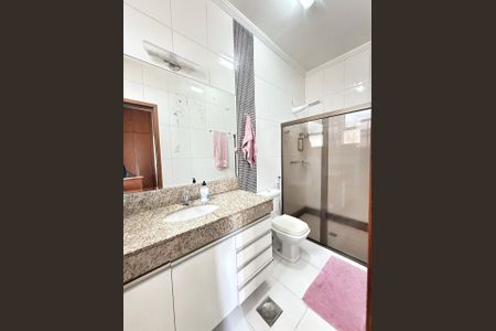 Casa à venda com 255m², 4 quartos e 4 vagas