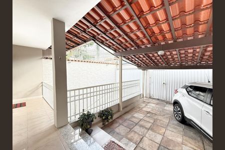 Casa à venda com 255m², 4 quartos e 4 vagas