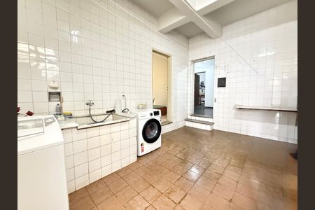 Casa à venda com 255m², 4 quartos e 4 vagas