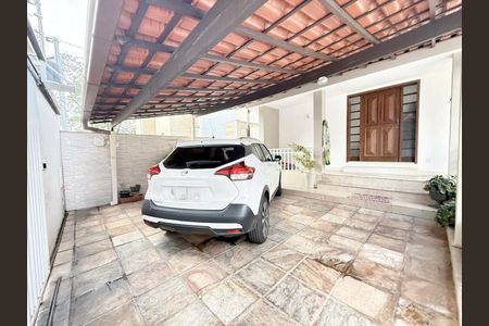 Casa à venda com 255m², 4 quartos e 4 vagas