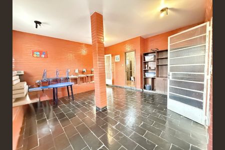 Casa à venda com 255m², 4 quartos e 4 vagas