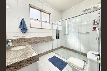 Casa à venda com 255m², 4 quartos e 4 vagas