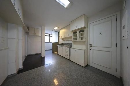 Apartamento à venda com 272m², 4 quartos e 2 vagas