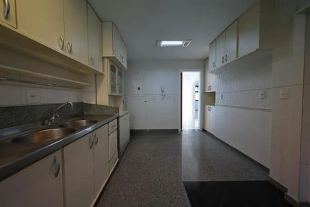 Apartamento à venda com 272m², 4 quartos e 2 vagas
