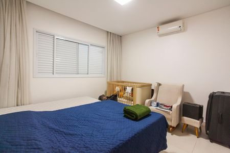 Casa de condomínio para alugar com 310m², 4 quartos e 4 vagas Casa de condomínio para alugar com 310m², 4 quartos e 4 vagasSuite 3