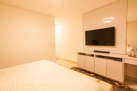 Casa de condomínio para alugar com 310m², 4 quartos e 4 vagas Casa de condomínio para alugar com 310m², 4 quartos e 4 vagasSuite 1