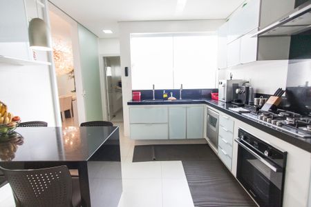 Casa de condomínio para alugar com 310m², 4 quartos e 4 vagas Casa de condomínio para alugar com 310m², 4 quartos e 4 vagasCozinha