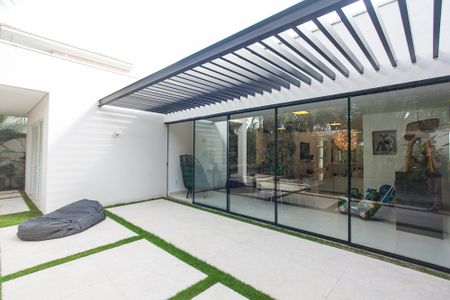 Casa de condomínio para alugar com 310m², 4 quartos e 4 vagas Casa de condomínio para alugar com 310m², 4 quartos e 4 vagasQuintal