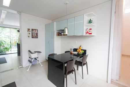 Casa de condomínio para alugar com 310m², 4 quartos e 4 vagas Casa de condomínio para alugar com 310m², 4 quartos e 4 vagasCozinha