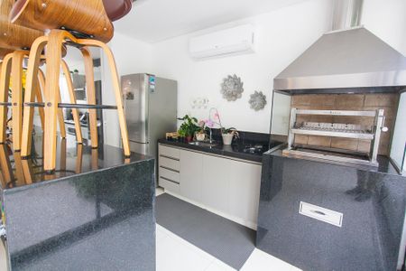 Casa de condomínio para alugar com 310m², 4 quartos e 4 vagas Casa de condomínio para alugar com 310m², 4 quartos e 4 vagasCozinha Gourmet