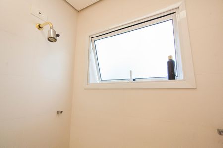 Casa de condomínio para alugar com 310m², 4 quartos e 4 vagas Casa de condomínio para alugar com 310m², 4 quartos e 4 vagasBanheiro da Suite 3