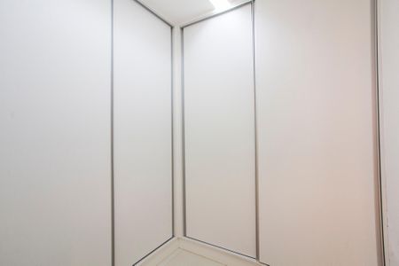 Casa de condomínio para alugar com 310m², 4 quartos e 4 vagas Casa de condomínio para alugar com 310m², 4 quartos e 4 vagasCloset da Suite 1