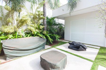 Casa de condomínio para alugar com 310m², 4 quartos e 4 vagas Casa de condomínio para alugar com 310m², 4 quartos e 4 vagasQuintal