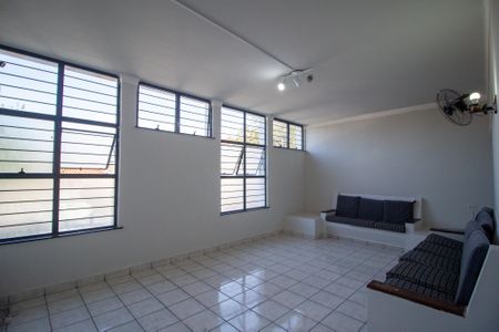 Casa para alugar com 330m², 3 quartos e 2 vagasSala
