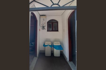 Casa à venda com 320m², 4 quartos e 2 vagas Casa à venda com 320m², 4 quartos e 2 vagascorredor