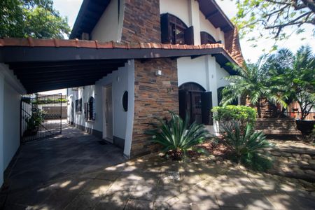 Casa à venda com 320m², 4 quartos e 2 vagas Casa à venda com 320m², 4 quartos e 2 vagasFachada