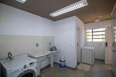 Casa à venda com 320m², 4 quartos e 2 vagas Casa à venda com 320m², 4 quartos e 2 vagasÁrea de Serviço