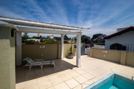 Casa à venda com 320m², 4 quartos e 2 vagas Casa à venda com 320m², 4 quartos e 2 vagasPiscina