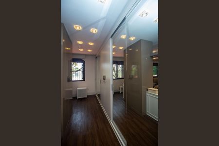 Casa à venda com 320m², 4 quartos e 2 vagas Casa à venda com 320m², 4 quartos e 2 vagasSuite 2