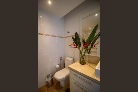 Casa à venda com 320m², 4 quartos e 2 vagas Casa à venda com 320m², 4 quartos e 2 vagasBanheiro 3