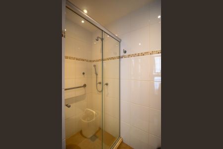 Casa à venda com 320m², 4 quartos e 2 vagas Casa à venda com 320m², 4 quartos e 2 vagasBanheiro 3