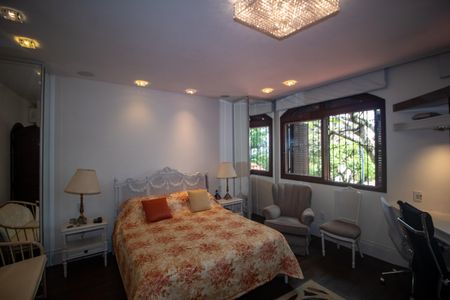 Casa à venda com 320m², 4 quartos e 2 vagas Casa à venda com 320m², 4 quartos e 2 vagasSuite 2