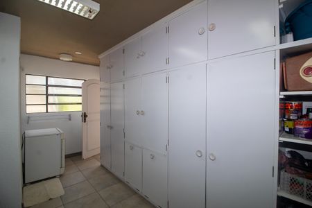 Casa à venda com 320m², 4 quartos e 2 vagas Casa à venda com 320m², 4 quartos e 2 vagasÁrea de Serviço