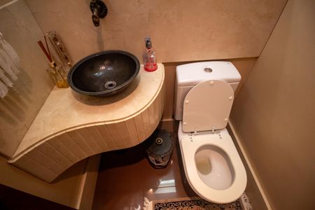 Casa à venda com 320m², 4 quartos e 2 vagas Casa à venda com 320m², 4 quartos e 2 vagasBanheiro