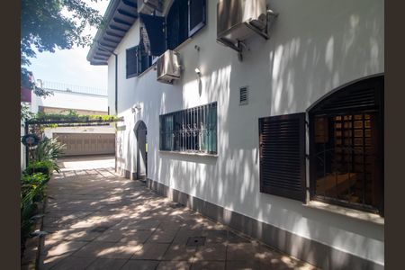 Casa à venda com 320m², 4 quartos e 2 vagas Casa à venda com 320m², 4 quartos e 2 vagasGaragem