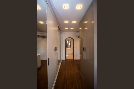 Casa à venda com 320m², 4 quartos e 2 vagas Casa à venda com 320m², 4 quartos e 2 vagasSuite 2