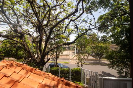 Casa à venda com 320m², 4 quartos e 2 vagas Casa à venda com 320m², 4 quartos e 2 vagasVista