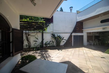 Casa à venda com 320m², 4 quartos e 2 vagas Casa à venda com 320m², 4 quartos e 2 vagasVista