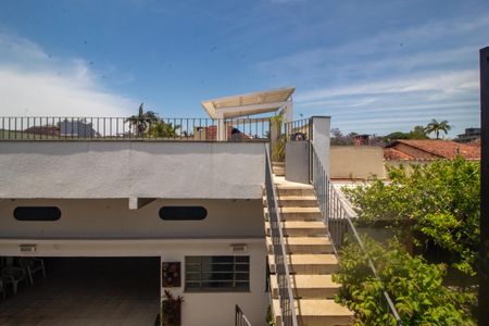 Casa à venda com 320m², 4 quartos e 2 vagas Casa à venda com 320m², 4 quartos e 2 vagasVista