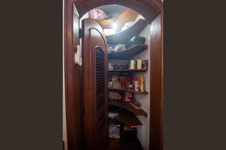 Casa à venda com 320m², 4 quartos e 2 vagas Casa à venda com 320m², 4 quartos e 2 vagascorredor