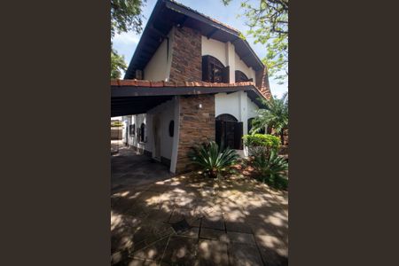 Casa à venda com 320m², 4 quartos e 2 vagas Casa à venda com 320m², 4 quartos e 2 vagasFachada