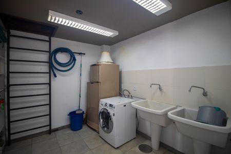 Casa à venda com 320m², 4 quartos e 2 vagas Casa à venda com 320m², 4 quartos e 2 vagasÁrea de Serviço