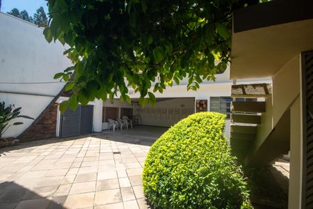 Casa à venda com 320m², 4 quartos e 2 vagas Casa à venda com 320m², 4 quartos e 2 vagasVista