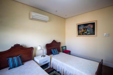 Casa à venda com 320m², 4 quartos e 2 vagas Casa à venda com 320m², 4 quartos e 2 vagasQuarto 2