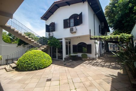 Casa à venda com 320m², 4 quartos e 2 vagas Casa à venda com 320m², 4 quartos e 2 vagasQuintal