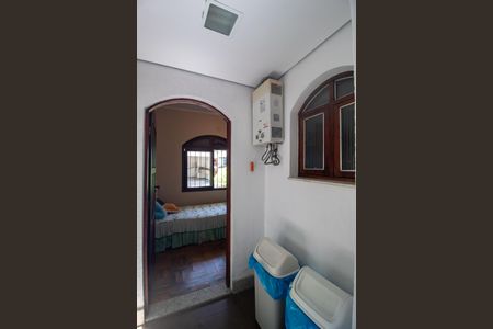 Casa à venda com 320m², 4 quartos e 2 vagas Casa à venda com 320m², 4 quartos e 2 vagasCozinha