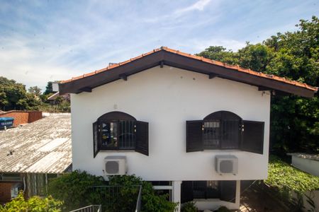 Casa à venda com 320m², 4 quartos e 2 vagas Casa à venda com 320m², 4 quartos e 2 vagasvista