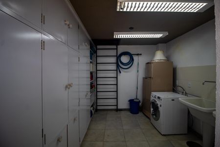 Casa à venda com 320m², 4 quartos e 2 vagas Casa à venda com 320m², 4 quartos e 2 vagasÁrea de Serviço