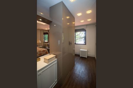 Casa à venda com 320m², 4 quartos e 2 vagas Casa à venda com 320m², 4 quartos e 2 vagasSuite 2