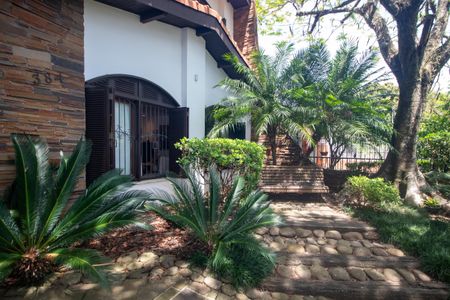 Casa à venda com 320m², 4 quartos e 2 vagas Casa à venda com 320m², 4 quartos e 2 vagasFachada